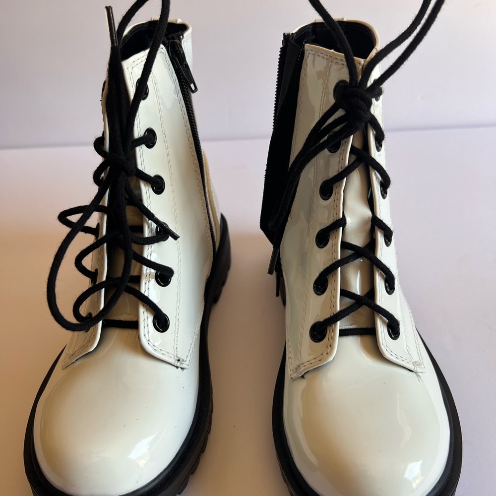 Soda White and Black Women's Boots Size firm 2